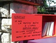 Je suis la petite boîte à livres…